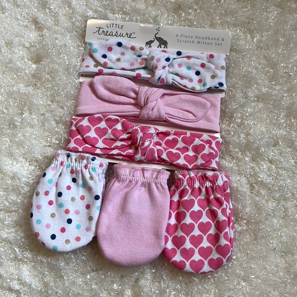 Headband and matching mittens set for baby girl